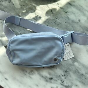 Lululemon Everywhere belt bag